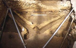 Fouille de la cour d'honneur, vestiges antiques : canaux de l'hypocauste  SA Ville de Lyon  