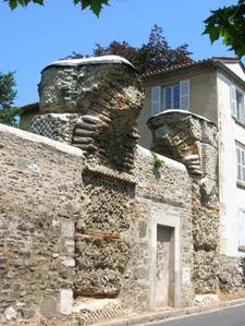 Vestiges de l'aqueduc du Gier, rue Roger Radisson  SAVL